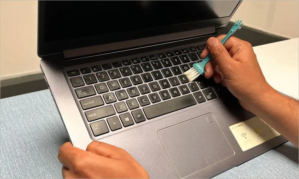 prop-laptop