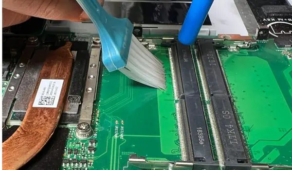Amber or Orange Light Blinking on Dell Laptop? 16 Ways to Fix It 41 ram-slot-cleaning