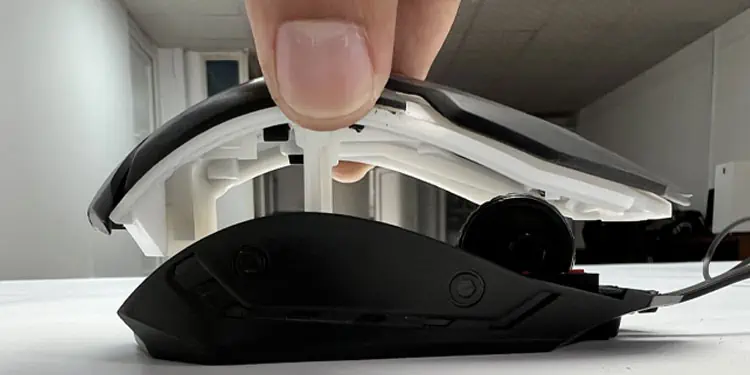 Scroll Wheel Not Working? Try These 6 Fixes 9 remove-mouse-to-casing-scroll-wheel-not-working