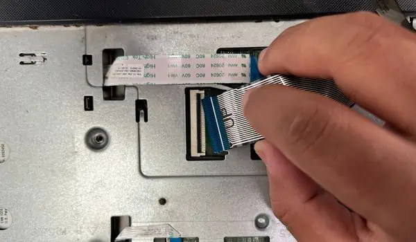 remove-ribbon-cable