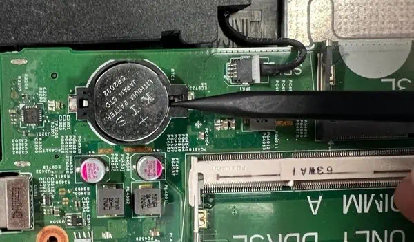 Amber or Orange Light Blinking on Dell Laptop? 16 Ways to Fix It 43 reseat-cmos