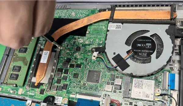 ASUS Laptop Won't Turn On? Try These 8 Fixes 19 unscrew-heatsink-laptop