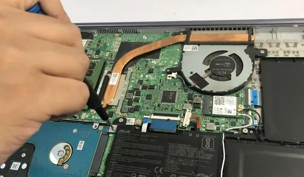 untighten-screws-that-hold-hard-drive-caddy-in-place
