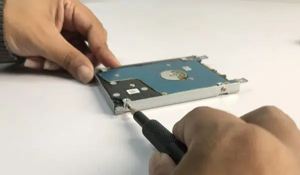 untighten-the-hdd-bracket