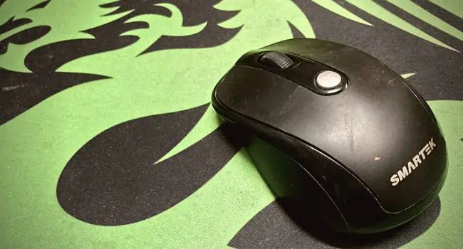 Why is My Mouse Not Working? 20 Ways to Fix It 2 use-mouse-in-a-mousepad