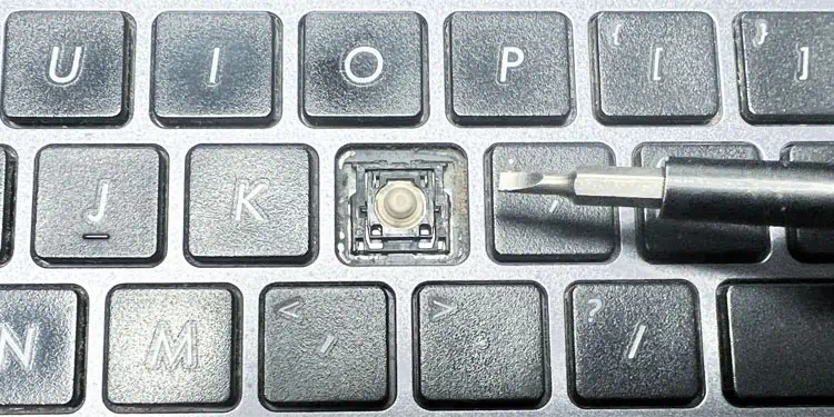 How to Fix a Stuck Key on a Keyboard 8 check-retainer-clip-for-damage
