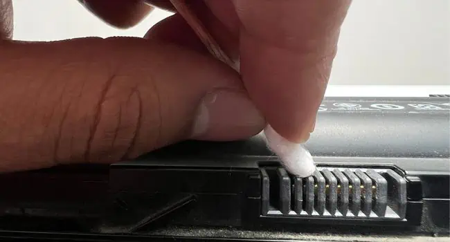 clean-battery-pins