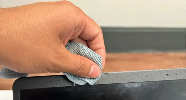 clean-laptop-bezel-surface