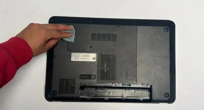 clean-laptop-bottom-panel