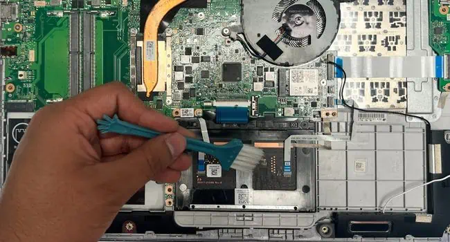 clean-laptop-internal-battery-compartment