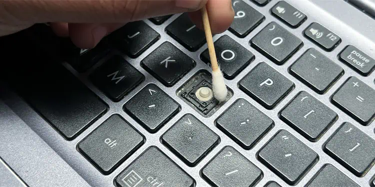 How to Fix a Stuck Key on a Keyboard 9 clean-laptop-key-case