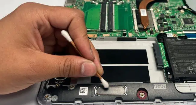 clean-left-side-laptop-speaker