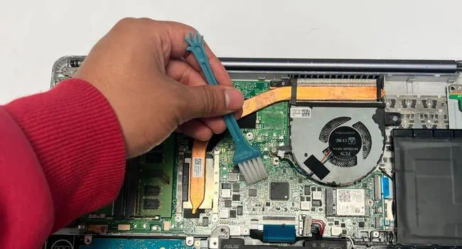 clean-motherboard-using-brush