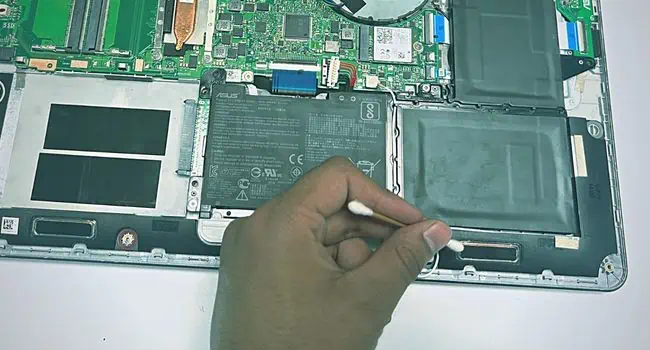 clean-right-side-laptop-speaker