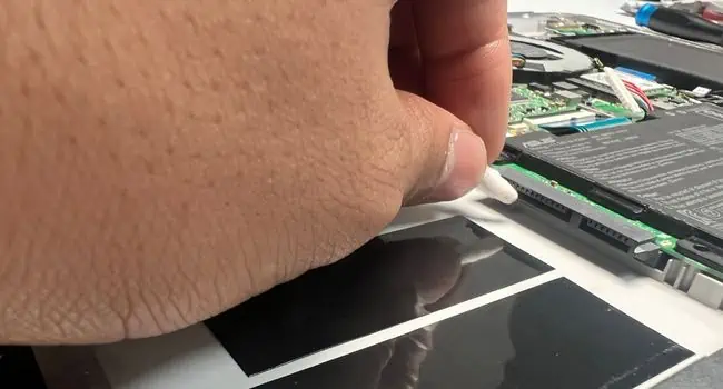 clean-sata-slot