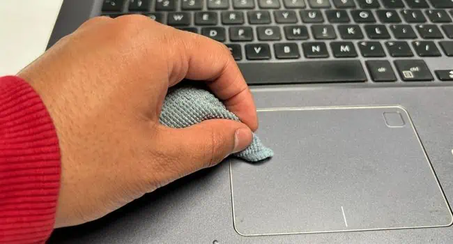 clean-touchpad-microfiber-cloth