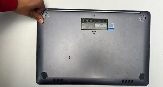 fit-the-laptop-bottom-casing