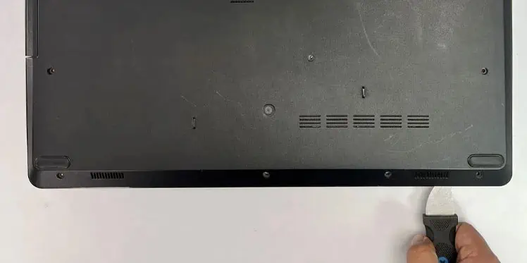 insert-pry-tool-msi-bios-reset