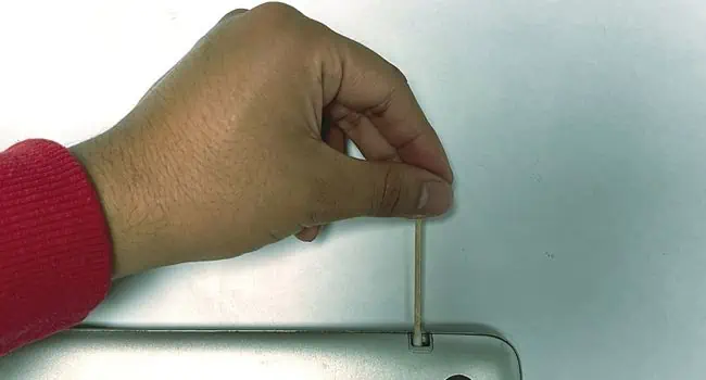 insert-q-tip-inside-pen-slot