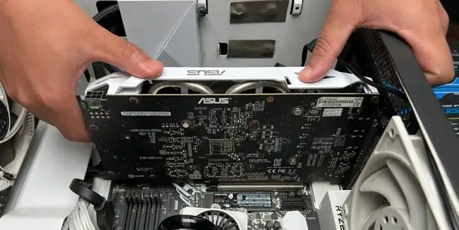 ASUS Monitor HDMI No Signal? Here're 8 Ways to Fix It 17 insert-remove-gpu