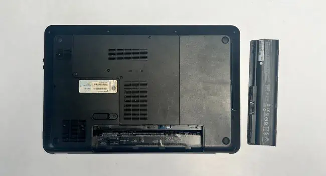 14 Ways to Fix Windows Boot Loop 66 laptop-external-battery-removal