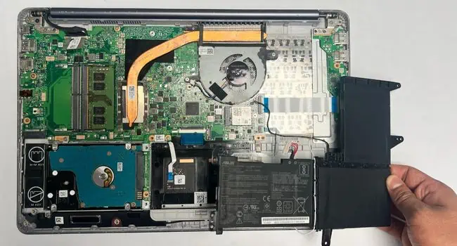 ASUS Laptop Won't Turn On? Try These 8 Fixes 12 pull-out-internal-laptop-battery