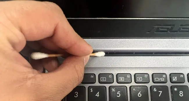 qtip-laptop-hinge-cleaning