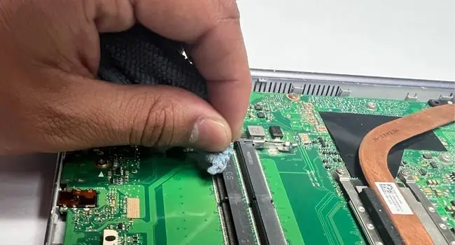 14 Ways to Fix Windows Boot Loop 70 ram-slots-microfiber-cleaning