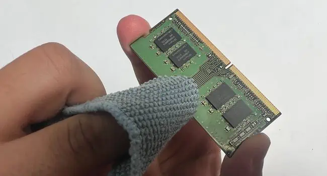 ASUS Laptop Won't Turn On? Try These 8 Fixes 17 ram-stick-cleaning
