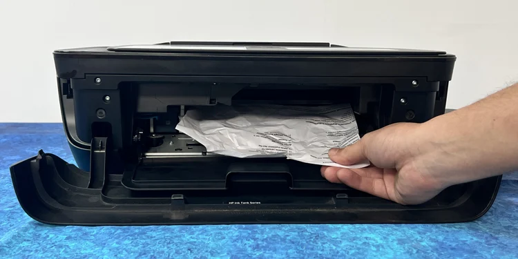 remove-stuck-papers-from-carriage-section-1