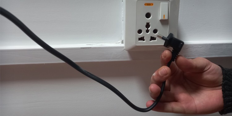 unplug-power-cord-of-printer-1
