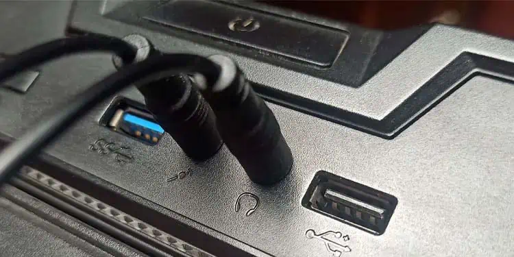 Astro A10 Mic Not Working? 7 Ways to Fix It 1 audio-splitter-coressponding-port