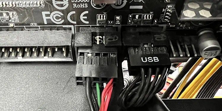 connect-rgb-connector-to-USB-port