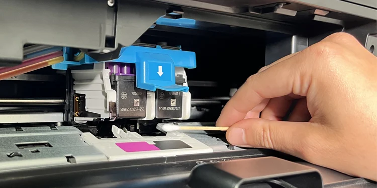 How to Clean a Printer (Complete Guide) 24 printhead-of-printer