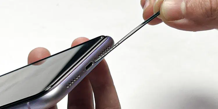 How to Clean Lightning Port Safely 2 clean-lightning-port-iphone
