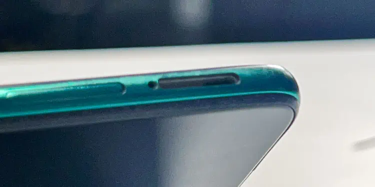 clean-sim-tray-slot