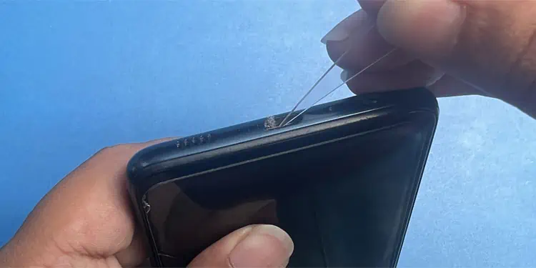 How to Clean USB-C Port Safely 6 clean-with-plastic-pick
