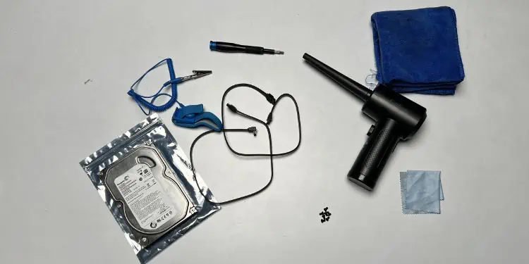 How to Install a Hard Drive? (Step-By-Step Guide) 3 hard-drive-installation-tools