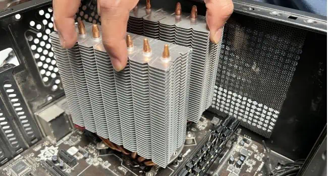 Fix: CPU Stuck to Cooler 3 heatsink-twist-and-turn