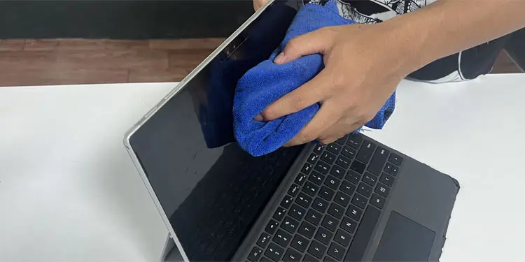 Surface Touch Screen Not Working? Try These 7 Fixes 2 surface-clean-screen