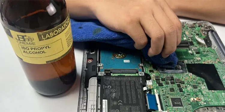 clean-laptop-cpu-thermal-paste-isopropyl-alcohol
