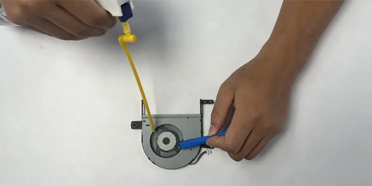 clean-laptop-fan-compressed-air-disconnect