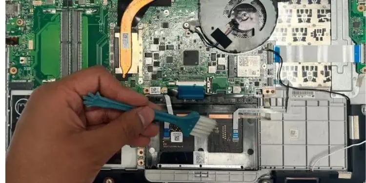 cleaning-internal-battery-compartment