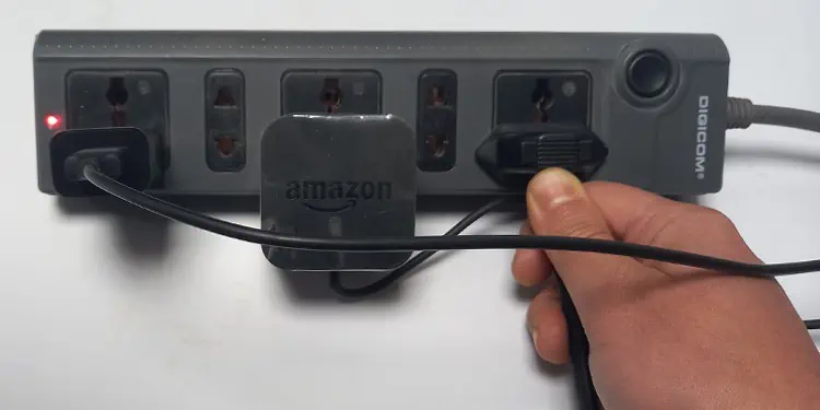 remove-power-cord-of-tv-from-power-supply-1