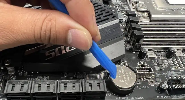 unlocking-cmos-battery-using-plastic-spudger