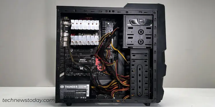 unmanaged-cable-clutter-of-non-modular-psu-1