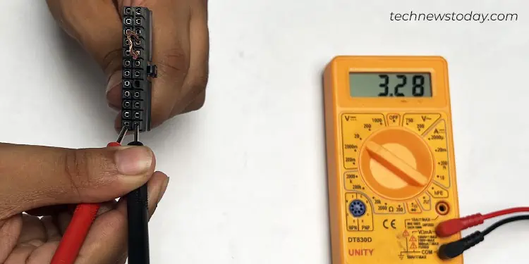 checking-the-3.3V-pin-using-multimeter-1