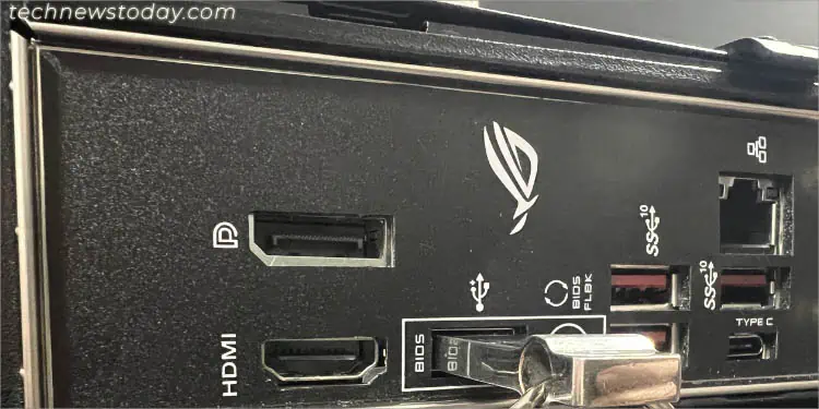 Motherboard Ports: A Complete Guide 4 flash-drive-in-flashback-port