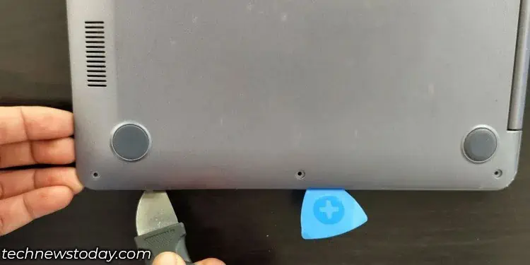 remove-backplate-using-pry-tool-dual-channel-ram