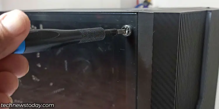 How to Upgrade RAM 2 remove-side-panel-upgrade-ram-1